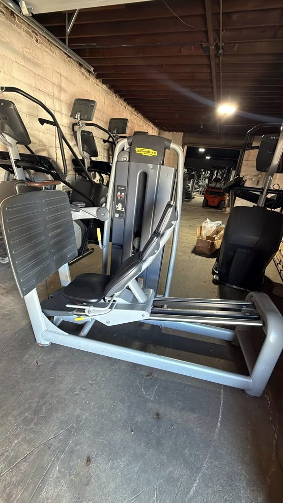 Used Technogym leg press – 23-piece commercial strength package MWP1